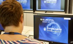 الشرطة الأوروبية تفكك شبكة تهريب كبيرة للمهاجرين